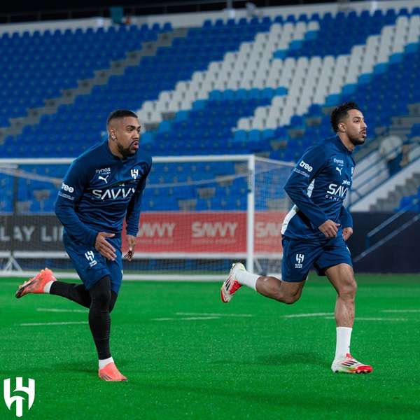 لاعبا الهلال
