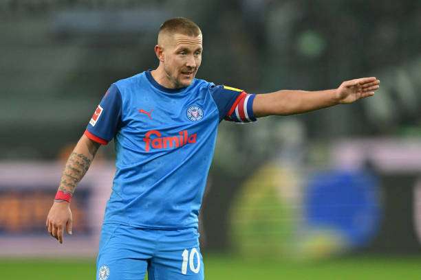 لويس هولتبي