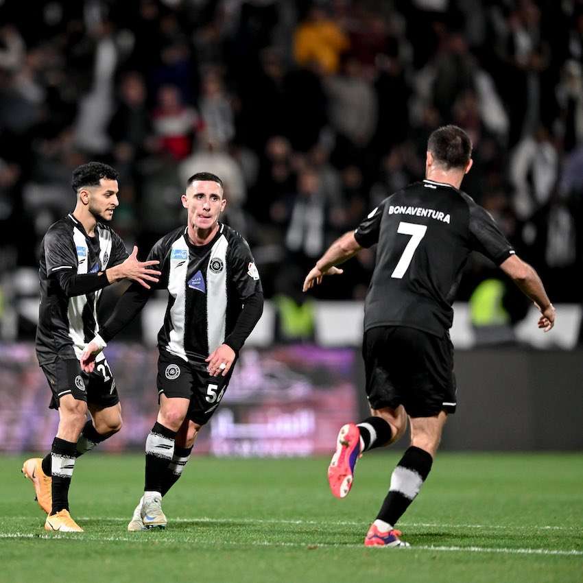 فرحة لاعبي الشباب