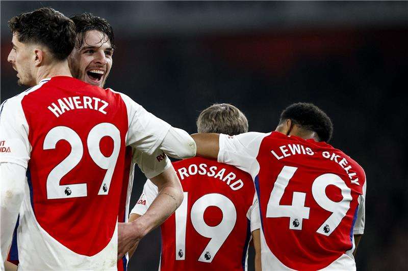 فرحة لاعبي أرسنال