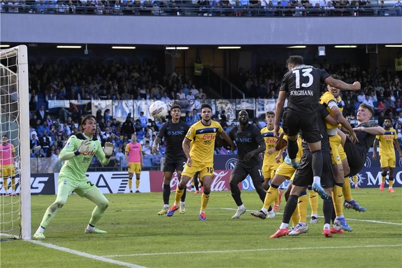 لقاء سابق بين الفريقين