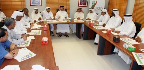 من إحدى اجتماعات اللجنة بالبعثة البحرينية المشاركة في ألعاب الدوحة
