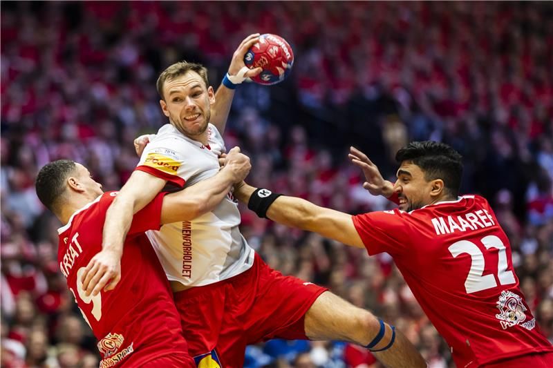 من مباراة تونس أمام الدنمارك