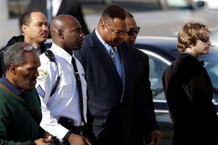 لارى هولمز البطل العالمى السابق خلال مراسم التابين لفريزر