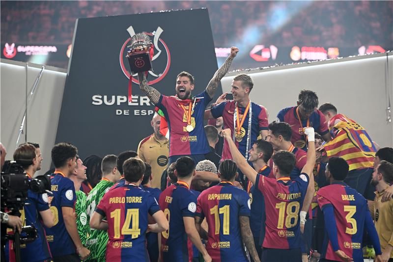 من احتفالات برشلونة بالسوبر الإسباني