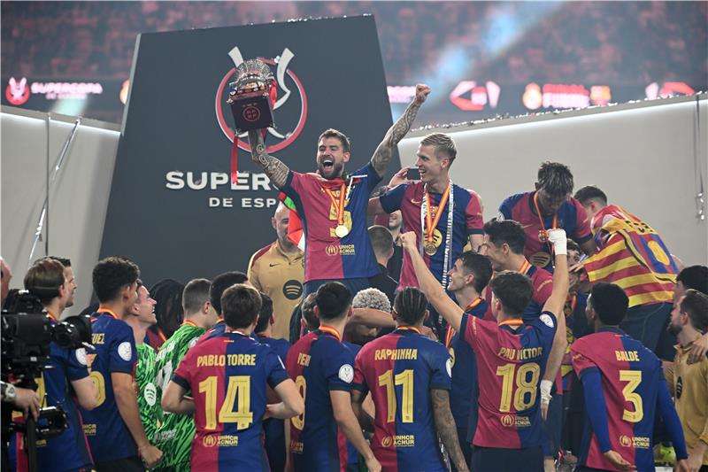 من احتفالات برشلونة بالسوبر الإسباني
