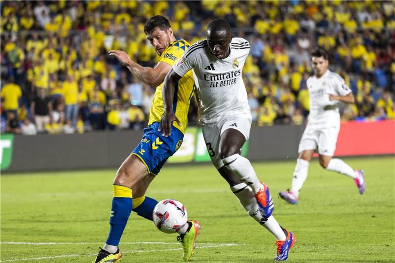 جانب من لقاء سابق بين الفريقين