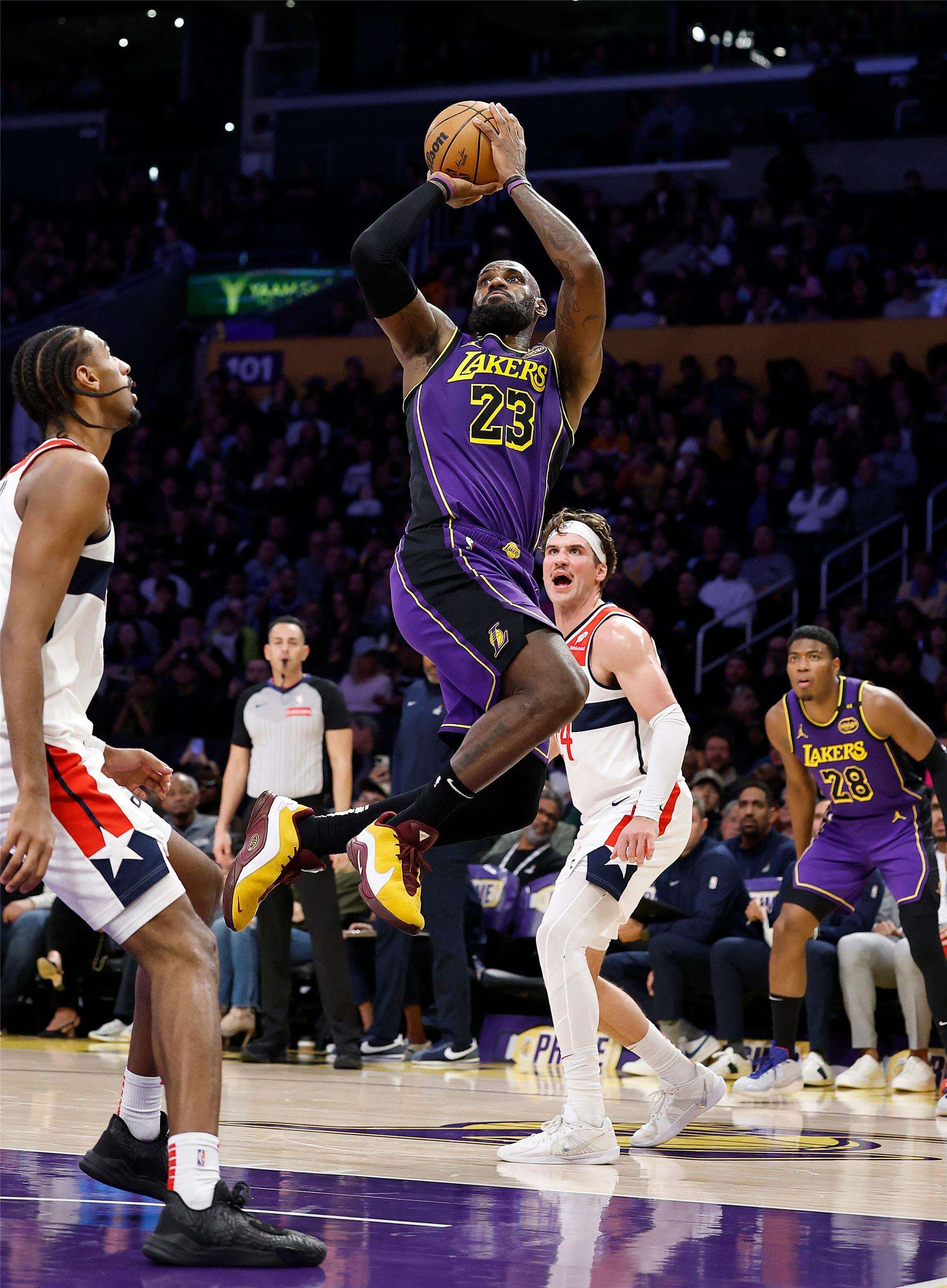 ليبرون جيمس