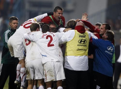 2011-11-15t210959z_01_mdj19_rtridsp_3_soccer-euro_reuters