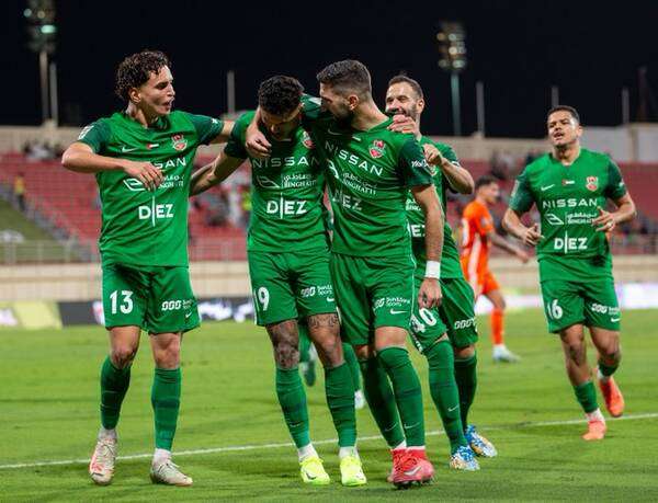 لاعبو شباب الأهلي