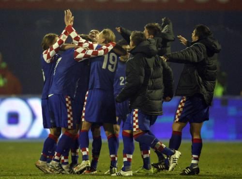 2011-11-15t212922z_01_nso22_rtridsp_3_soccer-euro_reuters