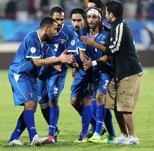 2011-11-15t185902z_01_kuw11_rtridsp_3_soccer-world_reuters