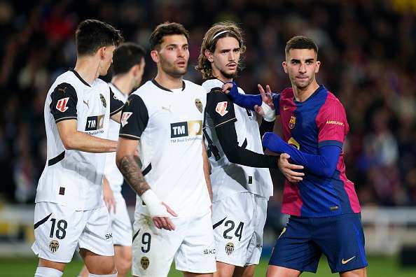 من مباراة برشلونة وفالنسيا