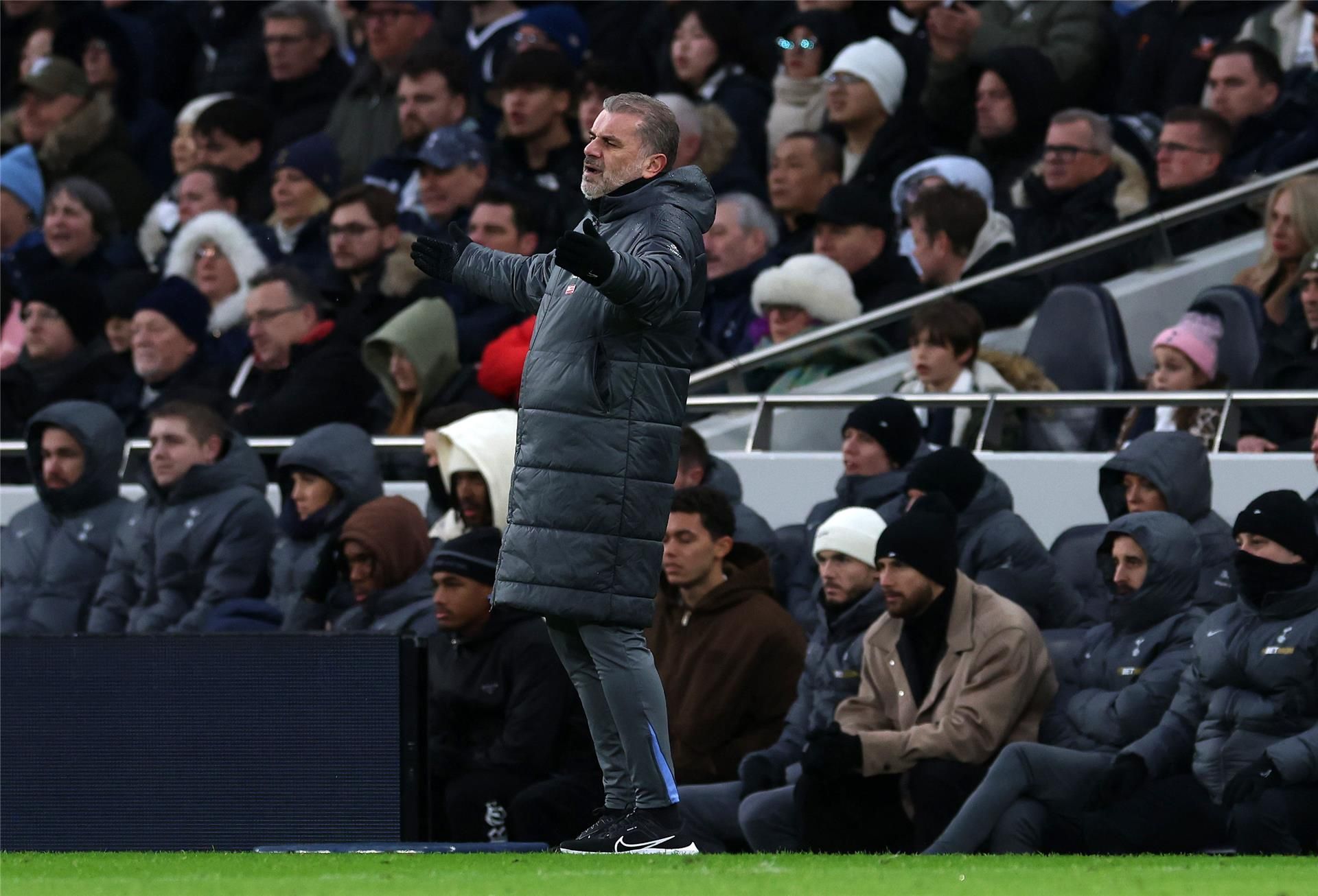 أنجي بوستيكوجلو