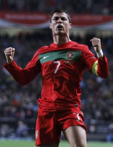 2011-11-15t214406z_01_mad251_rtridsp_3_soccer-euro_reuters