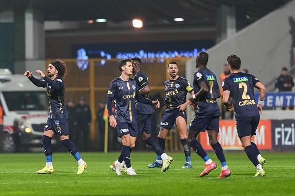 لاعبو قاسم باشا