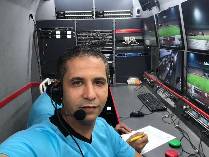 الحكم محمود عاشور