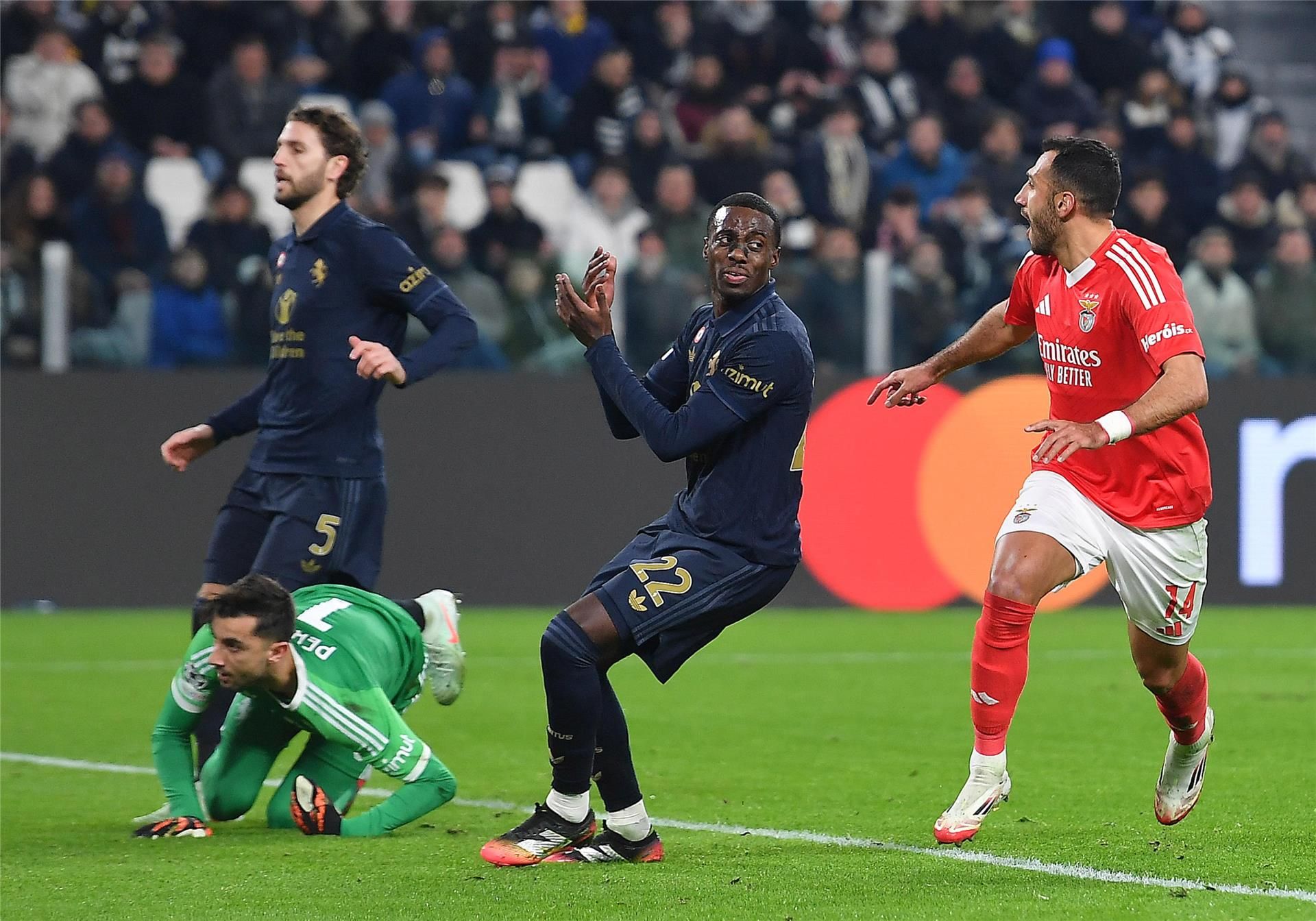 من لقاء يوفنتوس وبنفيكا