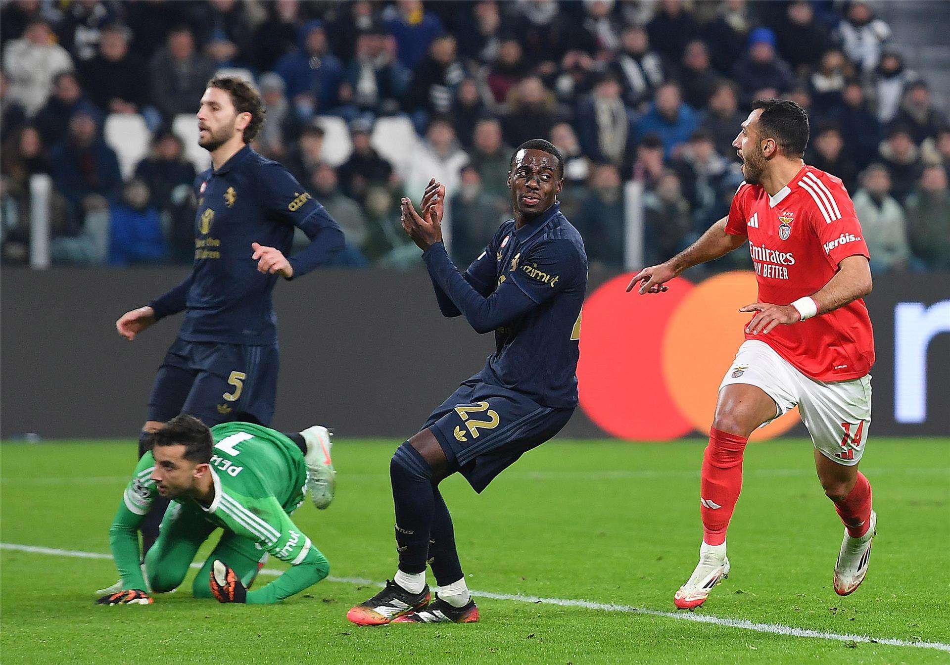 من لقاء يوفنتوس وبنفيكا