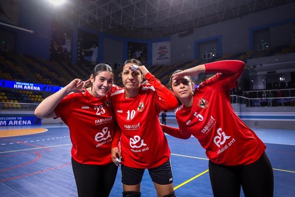 لاعبات الأهلي