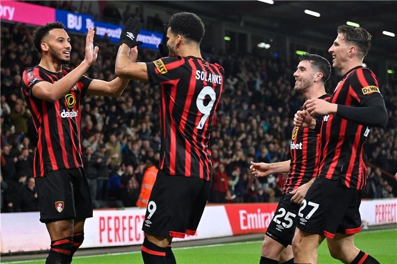 لاعبو نيوكاسل