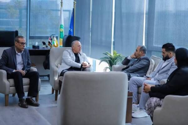 من الاجتماع