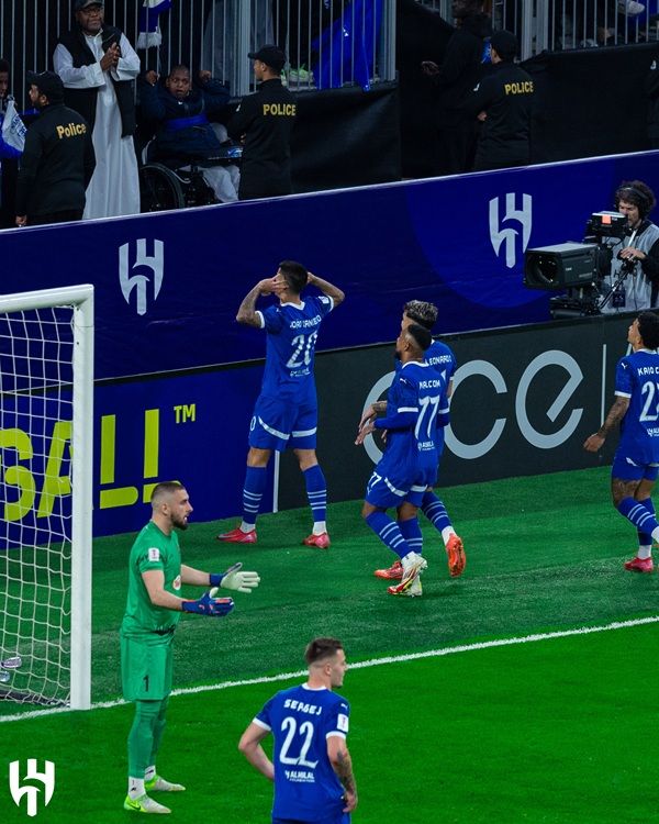 لاعبو الهلال