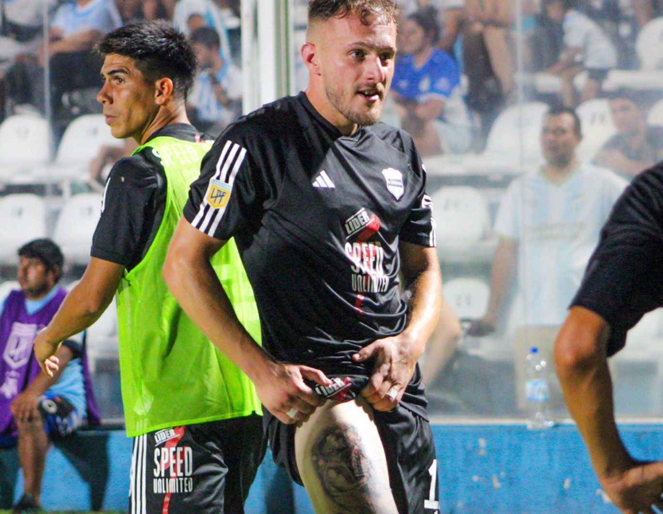 من فرحة لاعبي ديبرتيفو ريسترا