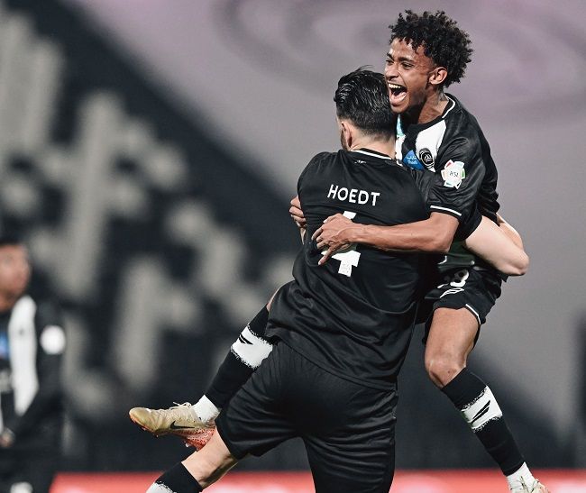 فرحة لاعبي الشباب