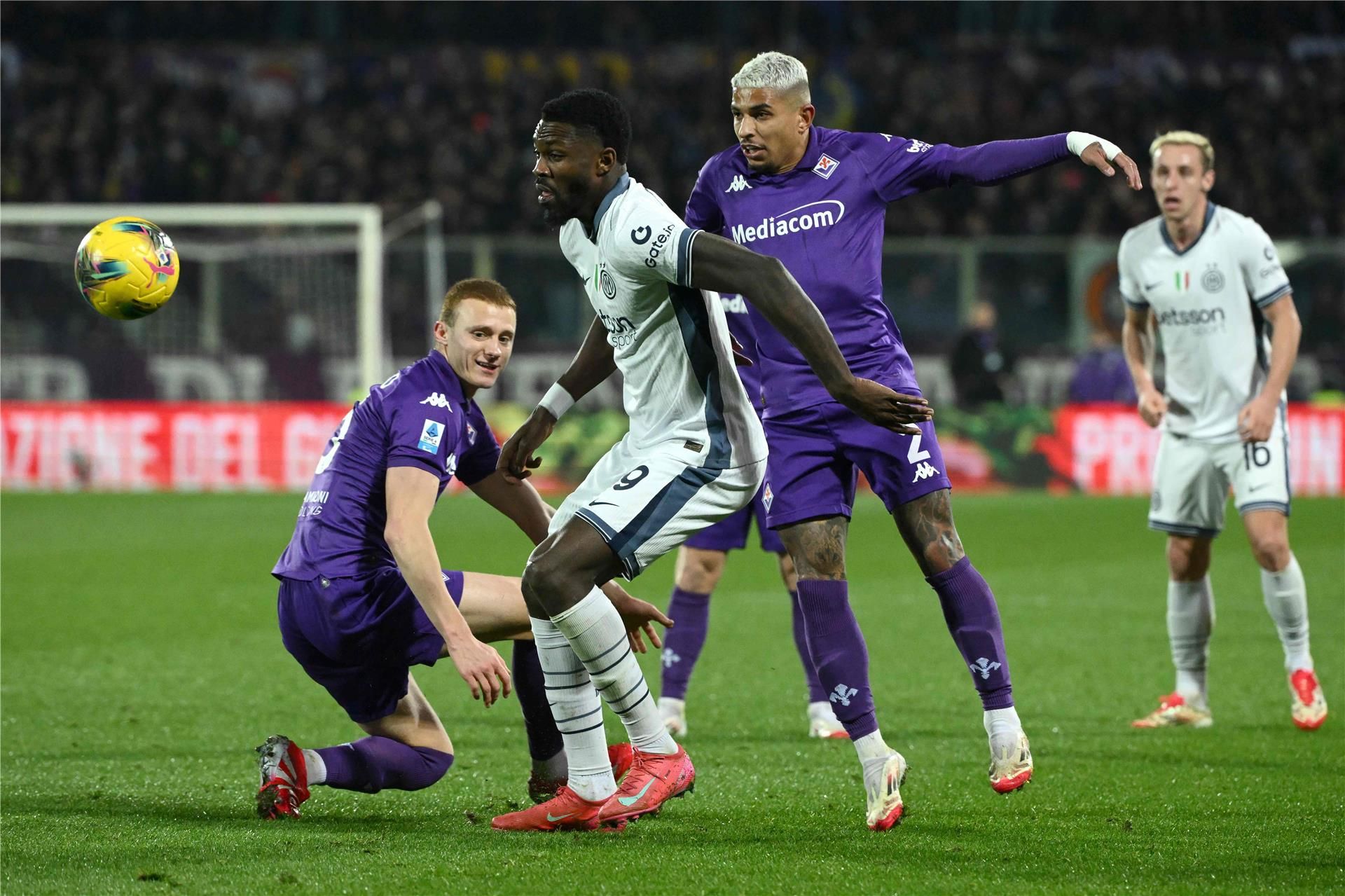 لقاء سابق بين إنتر ميلان وفيورنتينا