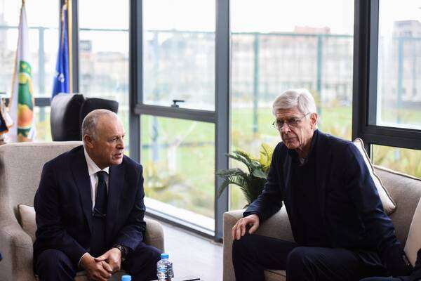 فينجر وأبو ريدة