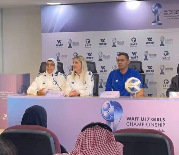 ستيلا قوتال في المؤتمر الصحفي