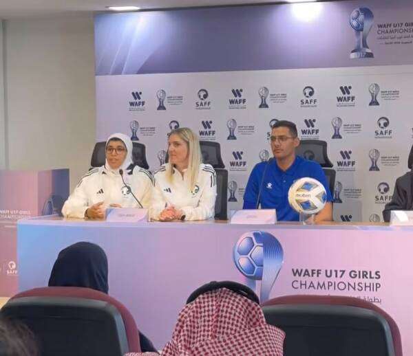 ستيلا قوتال في المؤتمر الصحفي