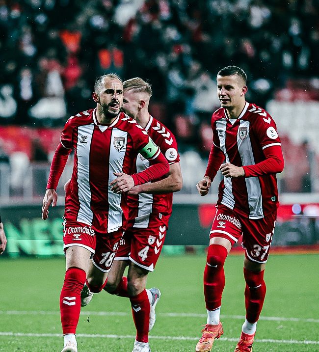 فرحة لاعبي سامسون سبور