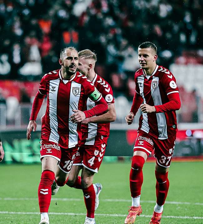 فرحة لاعبي سامسون سبور