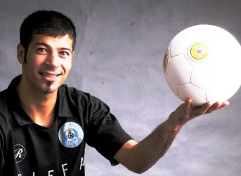 طلال يوسف لاعب الرفاع السابق العائد من الاعتزال 