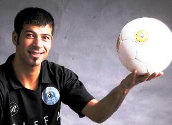 طلال يوسف لاعب الرفاع السابق العائد من الاعتزال