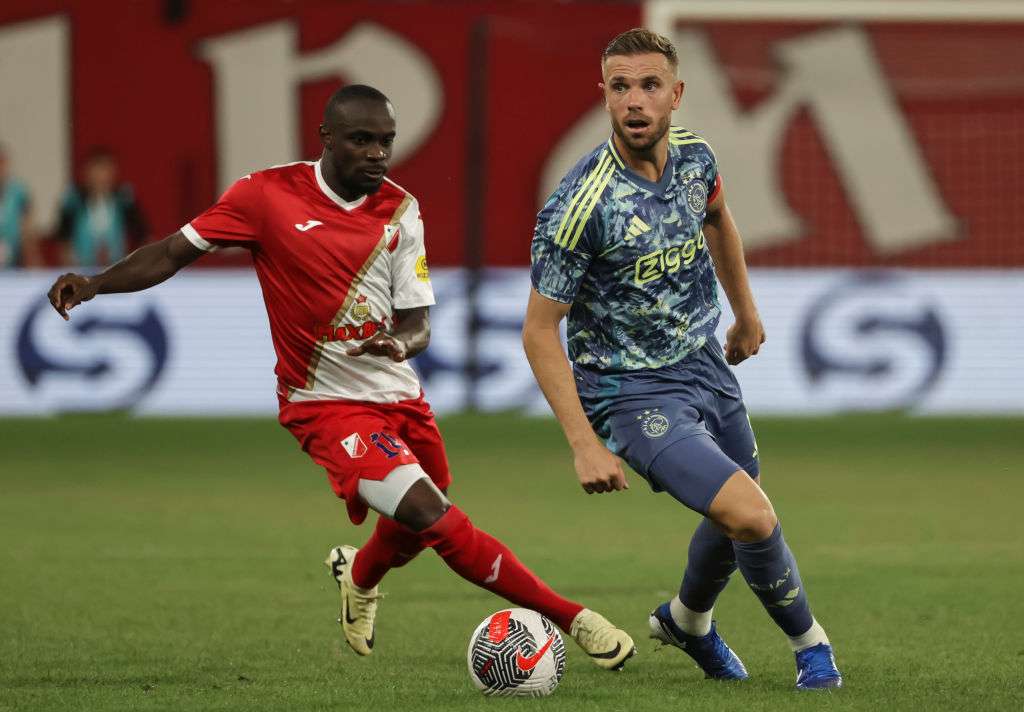 كاليب زادي (يسار)