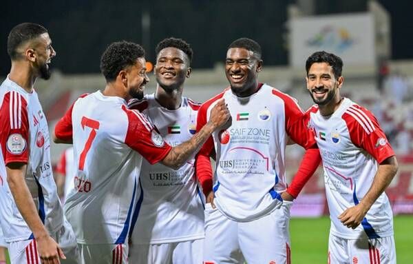 لاعبو الشارقة