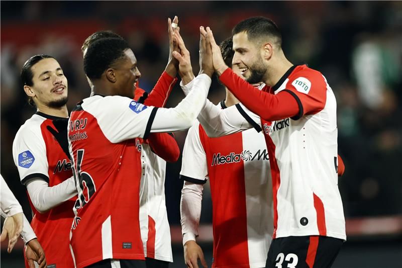 لاعبو فينورد