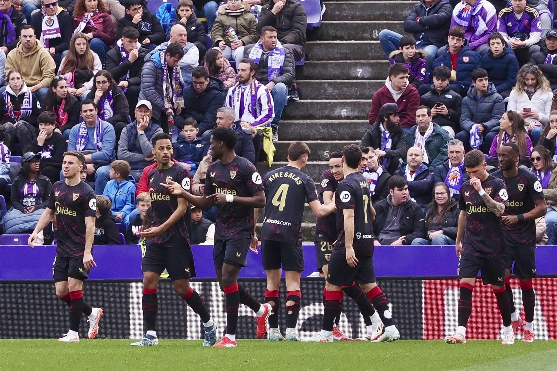 لاعبو إشبيلية