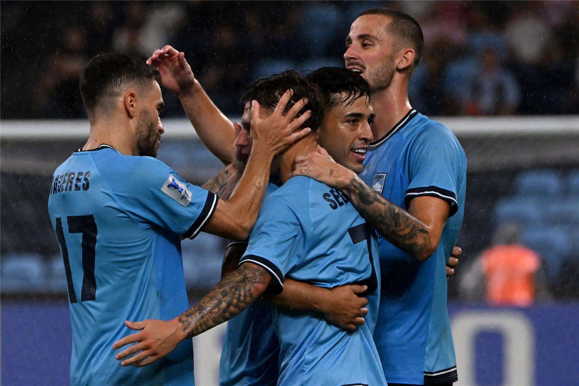 لاعبو سيدني إف سي