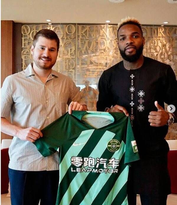 بوبيندزا يمينًا