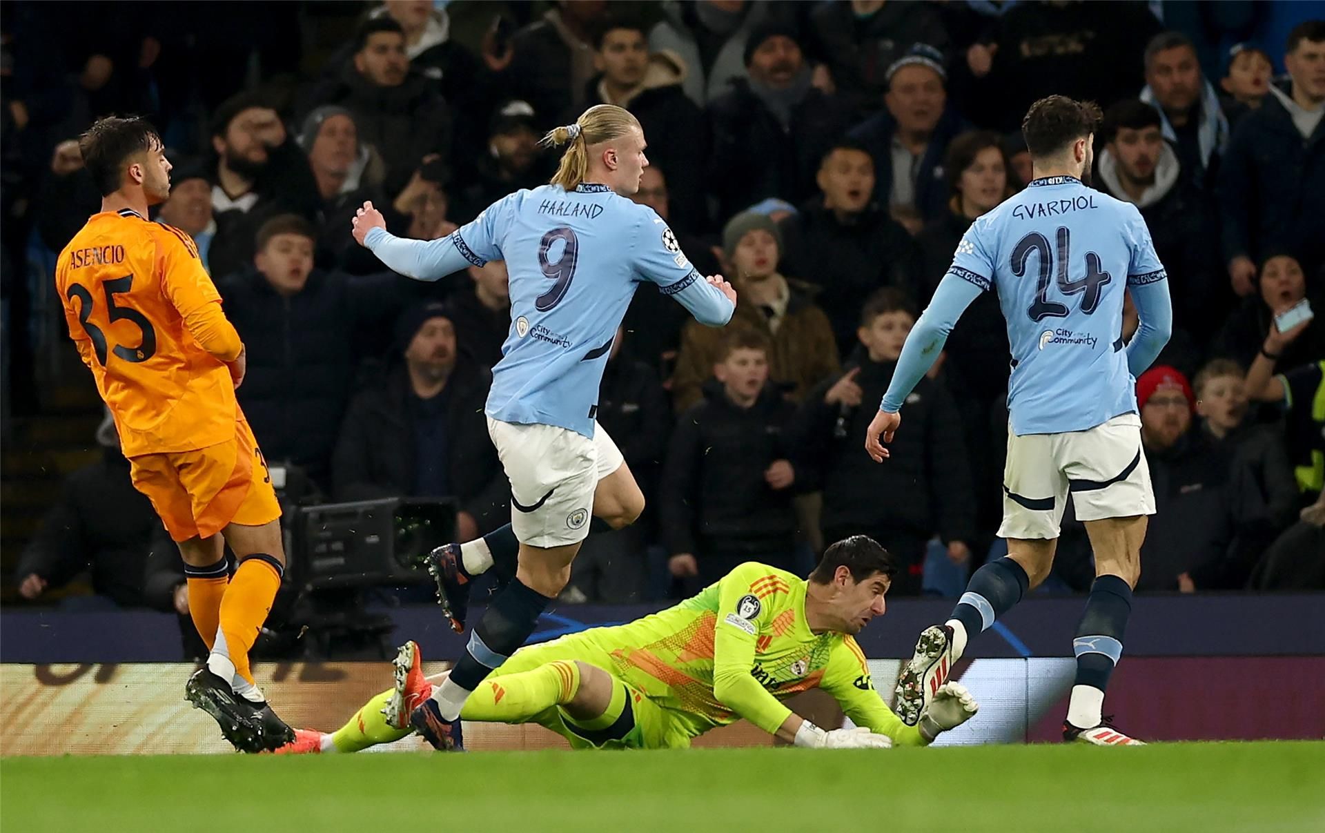 من لقاء الذهاب بين الفريقين