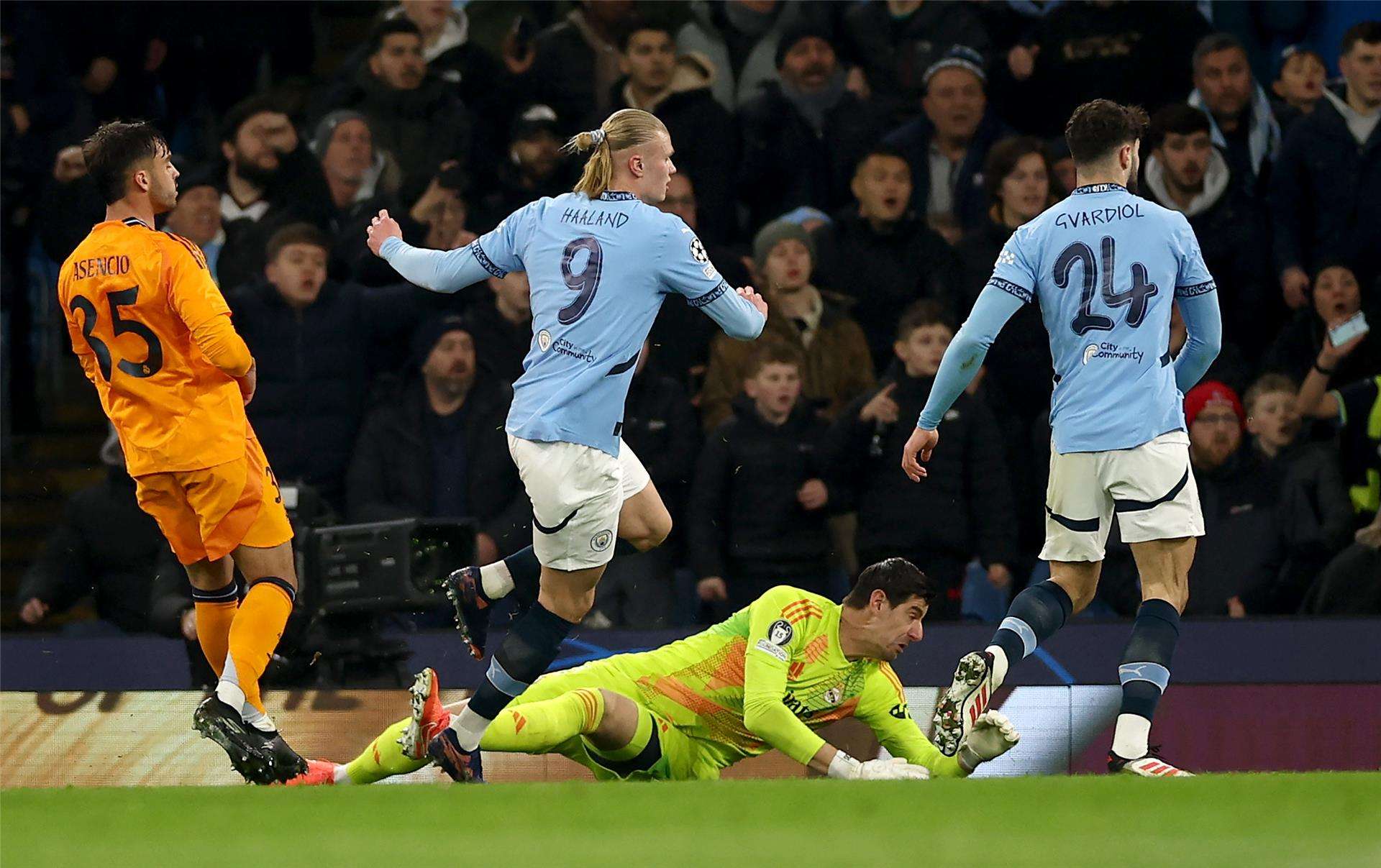 من لقاء الذهاب بين الفريقين