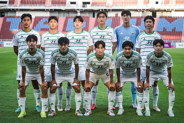 لاعبو جيونبوك هيونداي موتورز