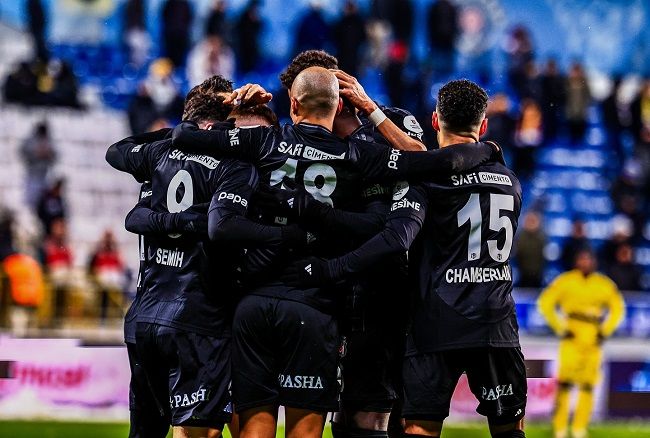 فرحة لاعبي بشكتاش