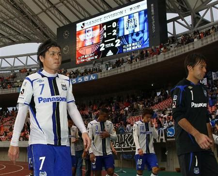 لاعب الوسط ياسوهيتو إيندو في حالة غضب بعد التعادل 