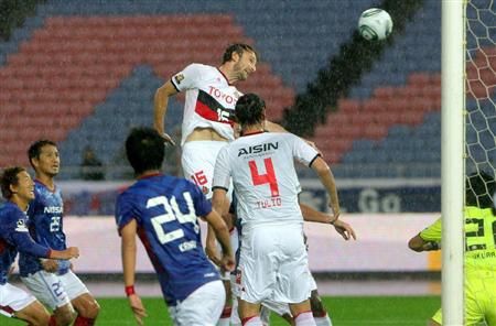 المهاجم الأسترالي كينيدي يحرز الهدف الثاني بمرمى يوكوهاما