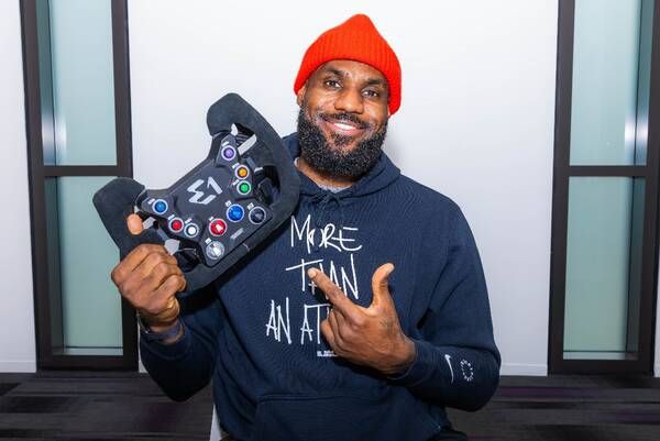 ليبرون جيمس